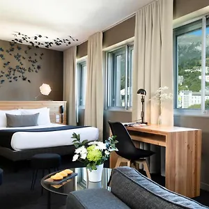 Mon A Hotel